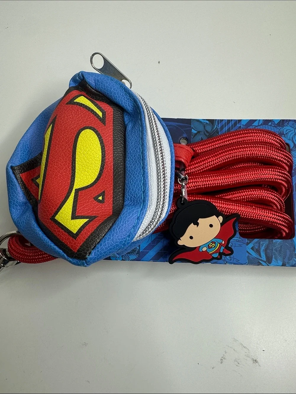 DC Superman Rope Leash with Logo Pouch in Blue, Red, Yellow - Picture 5 of 11